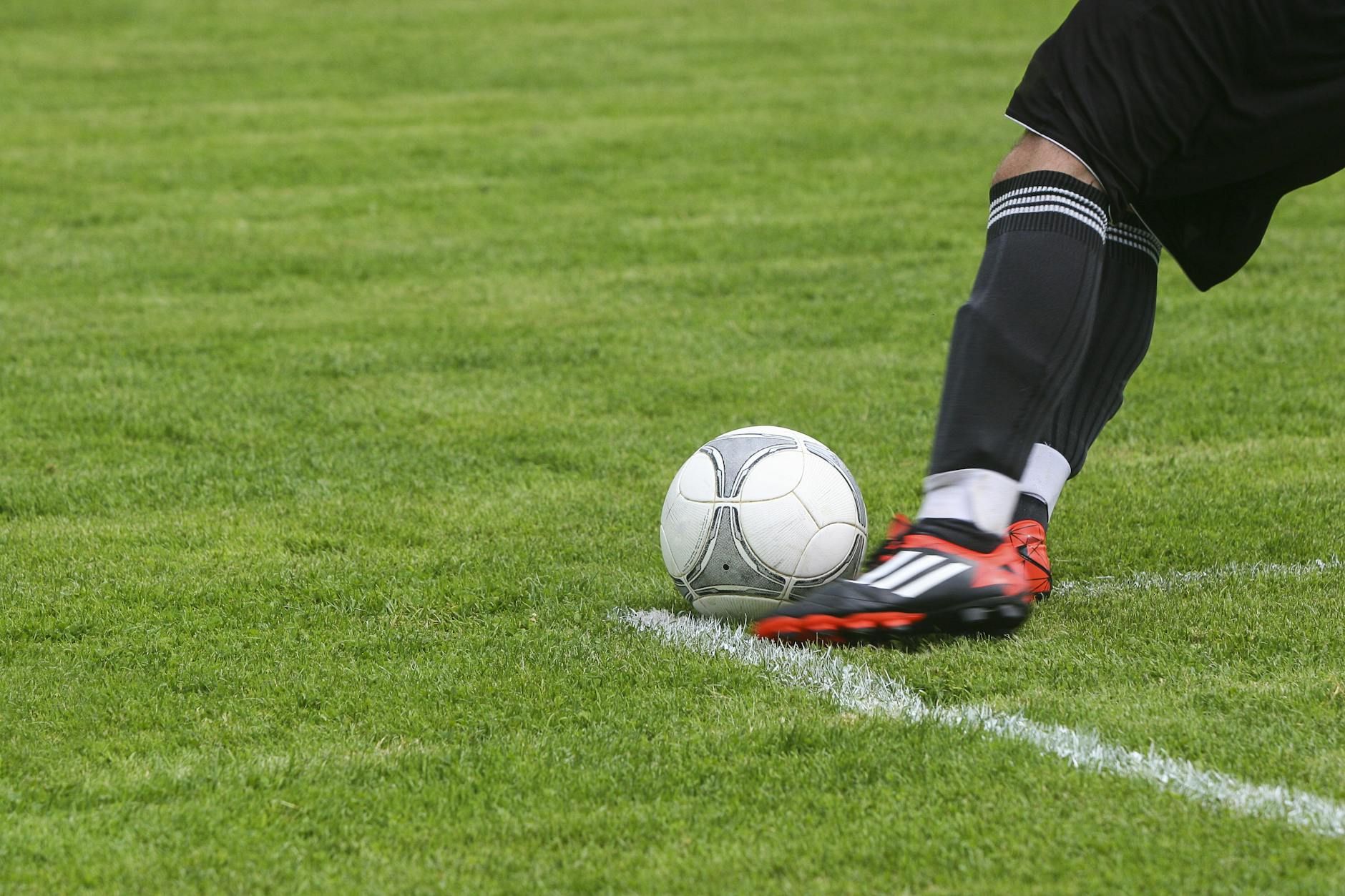 Sportausrüstung, Sportbekleidung, Sportlerausrüstung, Fan-Merchandise, Online-Sportgeschäft, Qualitativ hochwertige Sportartikel, Sportmarken, Aktionen und Rabatte, Sportzubehör, Unterstützung für Athleten
