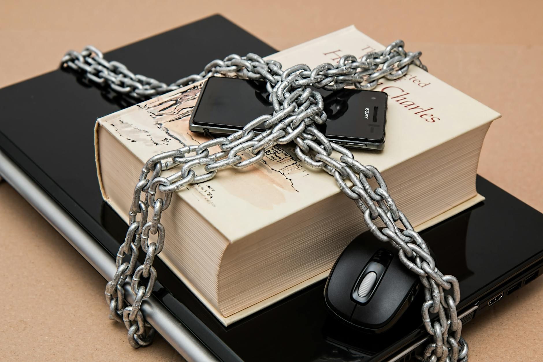 cyberbezpieczeństwo, recenzja, antywirus, ochrona danych, złośliwe oprogramowanie, bezpieczeństwo internetowe, wydajność, zagrożenia, niezawodność