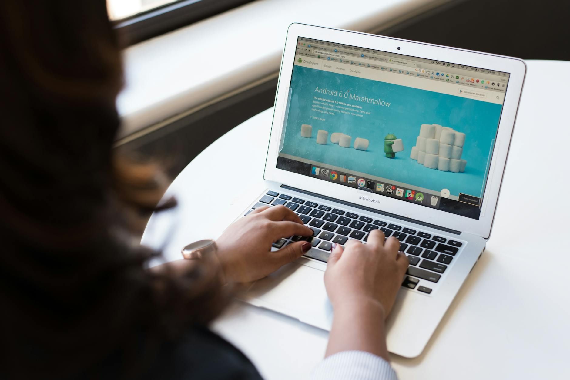 webhotell, nettsted, 2025, pålitelighet, ytelse, støtte, WordPress, valg, fordeler