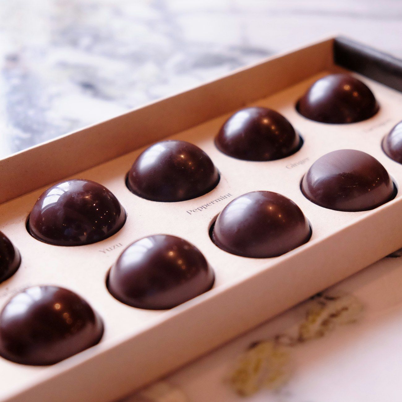 Rausch-Schokolade, Premium-Schokolade, Deutsche Schokolade, Online-Schokoladengeschäft, Schokoladenverkostung, handgemachte Schokolade, Kakaobohnen, Schokoladengeschenke, exklusive Schokolade, Online-Chocolaterie