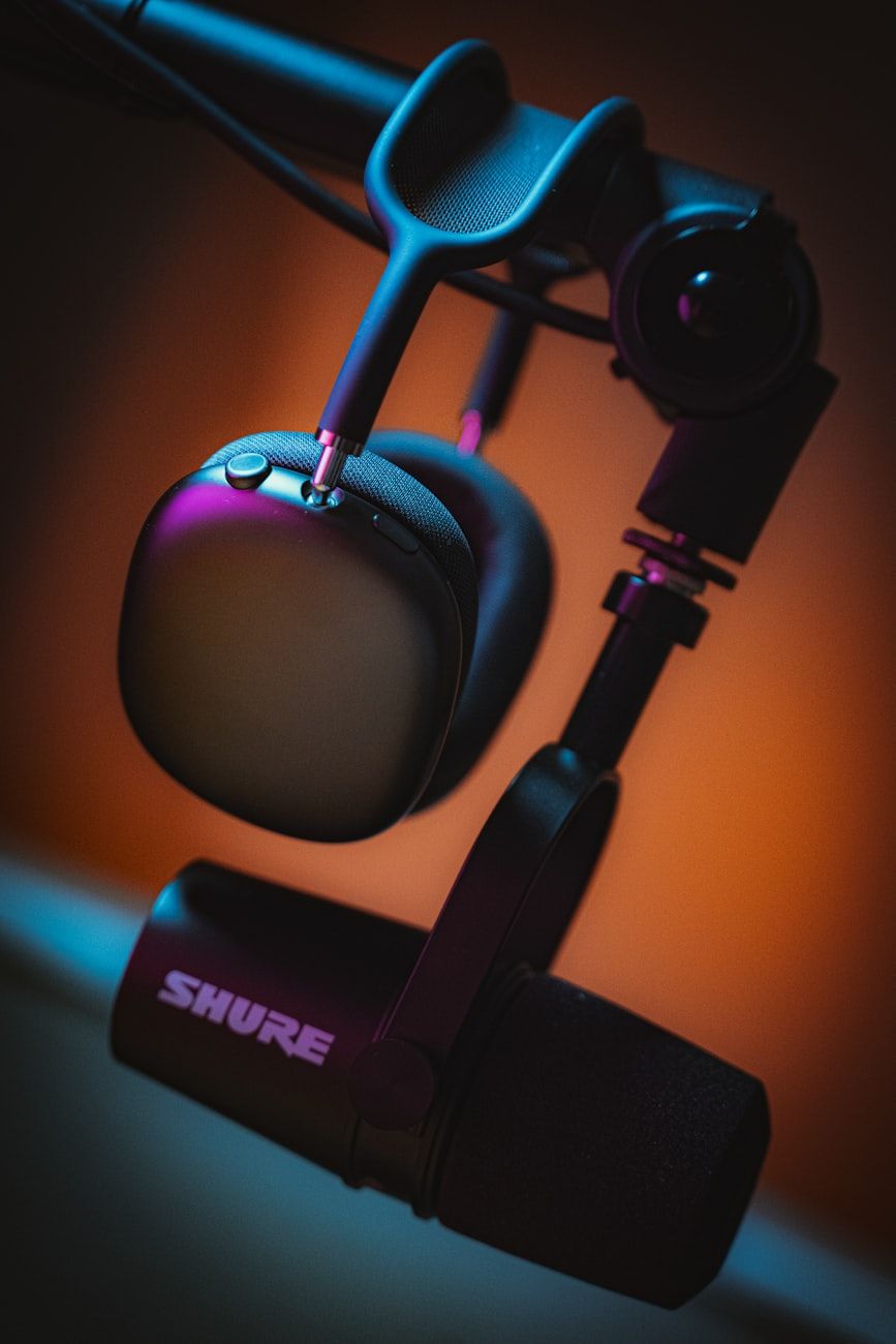 Studio-Quality Sound Without the Studio: How Riverside.fm Is Changing the Game for Podcasters and Video Interviews