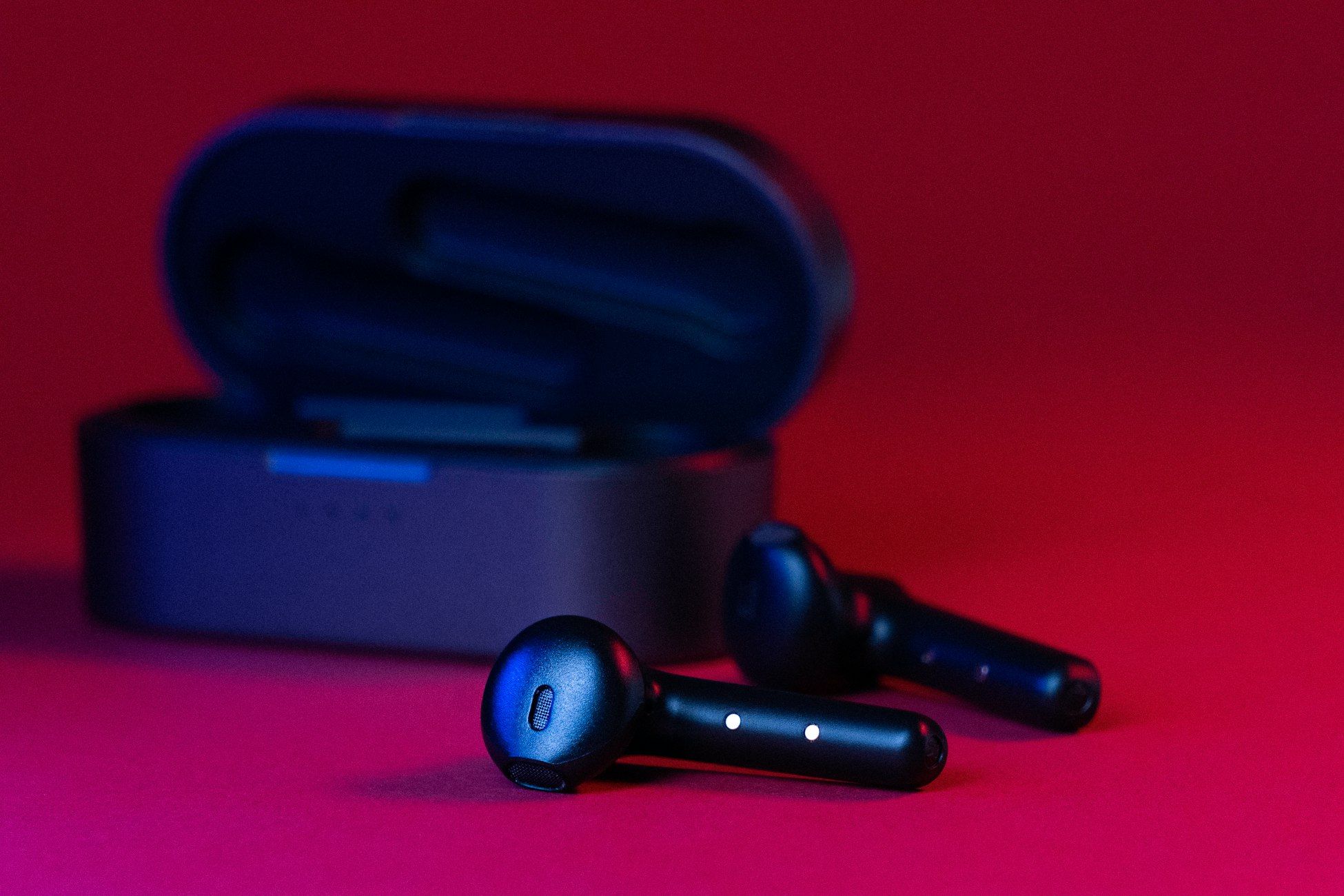 suono premium, Sennheiser, audio coinvolgente, cuffie wireless, cancellazione del rumore, musica hi-fi, esperienza da audiofilo, tecnologia moderna, qualità da studio, innovazione del suono