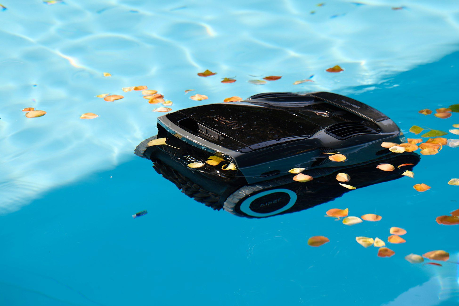 limpeza de piscinas inteligente, robô WYBOT, limpador de piscinas robótico, limpeza automática de piscinas, robô de limpeza de piscinas, limpador de piscinas sem fios, limpador de piscinas WYBOT, manutenção de piscinas, tecnologia de limpeza de piscinas inteligentes, soluções de limpeza de piscinas
