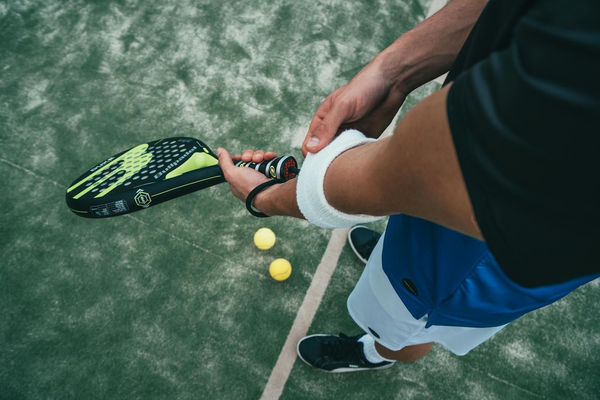 équipement de tennis, raquettes de tennis, chaussures de tennis, vêtements de tennis, acheter de l'équipement de tennis, magasin de tennis en ligne, Tennis-Point.ch, accessoires de tennis, magasin de tennis en Suisse, meilleures marques de tennis