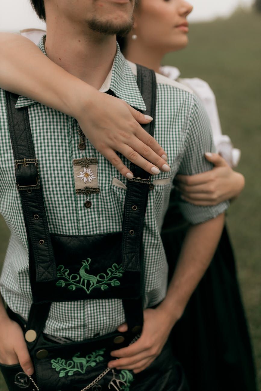 Von Dirndls bis zu Lederhosen: Alles über Trachtenmode.eu