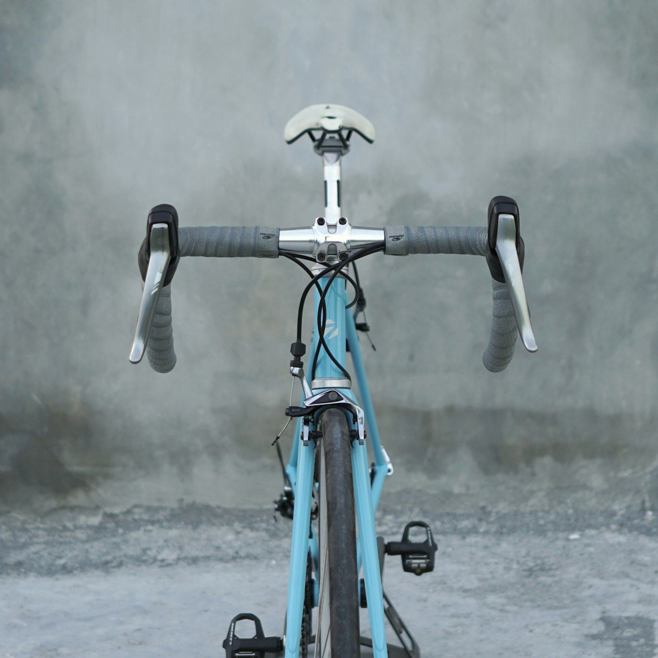 ciclismo virtual, carrera virtual, aplicación Zwift, motivación fitness, entrenamiento en interiores, rodillo inteligente, carreras virtuales, fitness en línea, entrenamientos en casa, comunidad Zwift